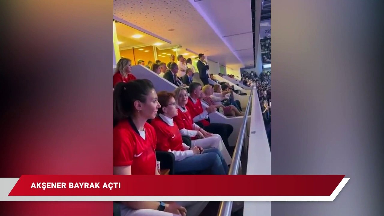 Akşener, Filenin Sultanları’nın Çin ile maçını Doğu Türkistan bayrağı açarak izledi