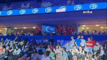 Meral Akşener, Türkiye-Çin voleybol maçını 'Doğu Türkistan' bayrağı altında izledi