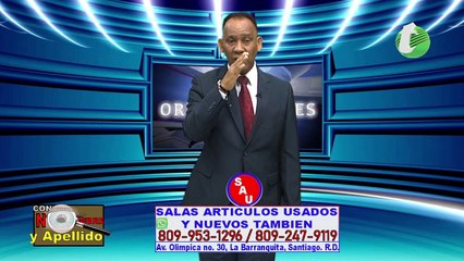 Sacaron la pistola y el le tiro la comida encima