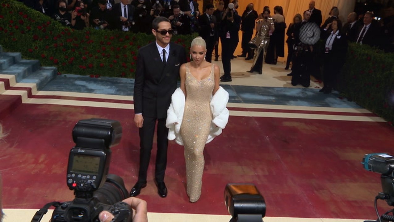 Kim Kardashian & Pete Davidson ‘Discussing’ Moving In Together