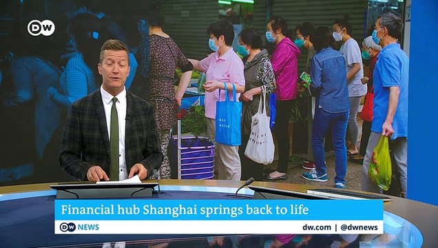 Shanghai eases a range of COVID curbs after a two-month lockdown - DW News