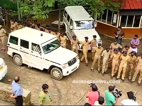 വ്യക്തികേന്ദ്രിത സര്‍ക്കാര്‍ എത്രമാത്രം കഴിവുകെട്ടതാകും എന്ന് തെളിയിച്ച നാളുകള്‍