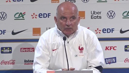 Bleus - Stéphan : ''Kylian a un problème au genou''