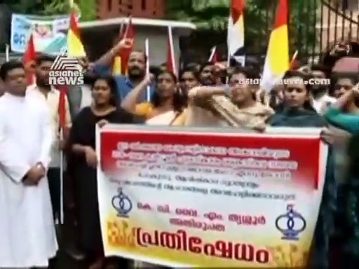 അംശവടിയും അടിവസ്ത്രവും കുറെ വ്രണങ്ങളും | കവർ സ്റ്റോറി