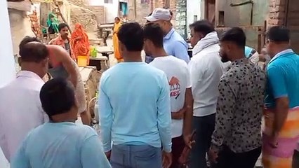 हरनावदाशाहजी में जलदाय अधिकारी और सरपंच घर-घर पहुंचे