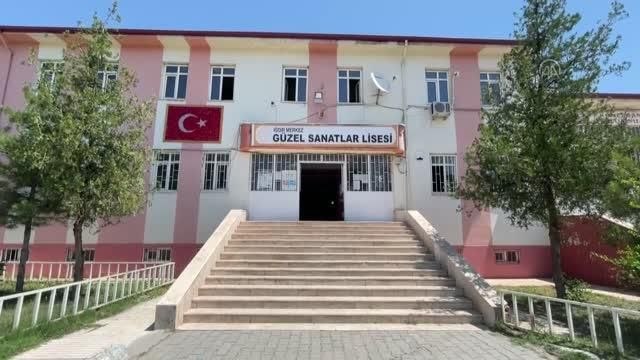 Iğdırlı öğretmen atık metallerle yaptığı hayvan figürleriyle doğaya dikkati çekiyor