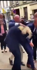 İslam düşmanlığıyla oy isteyen Le Pen’e yumurtalı saldırı! Öyle bir isabet etti ki...