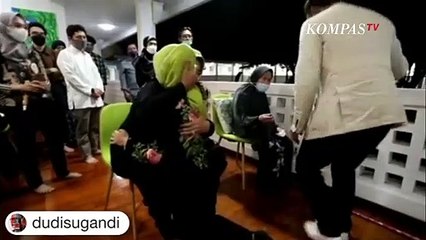 Momen Tangis Ridwan Kamil Tumpah di Pelukan Sang Ibunda Setelah Kehilangan Eril