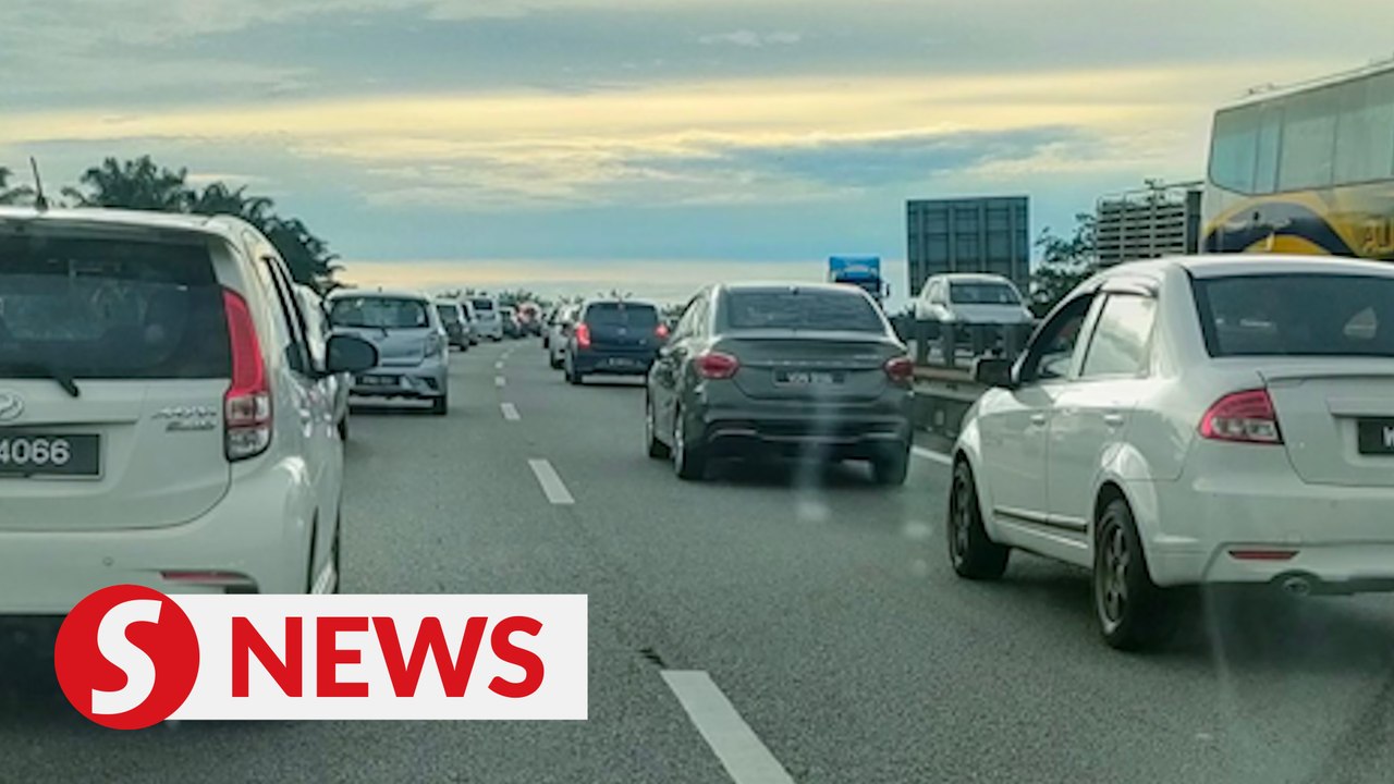 Heavy traffic on major highways as school holidays, long weekend begin