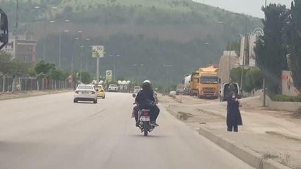 Motosikletle tehlikeli yolculuk kamerada