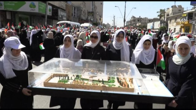 Donne palestinesi in marcia a Gaza contro marcia delle bandiere