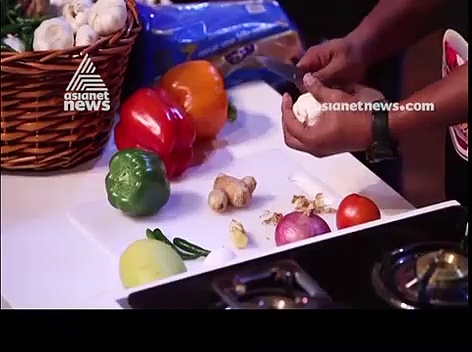 അടുക്കളയിലെ കെെപുണ്യം തെളിയിച്ച് ഗിരീഷും ഖാലിദും; സൂപ്പര്‍ ഷെഫ് കാണാം