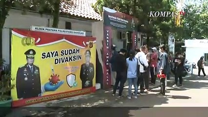 Tải video: Update Covid-19 per 4 Juni 2022: Kasus Aktif Covid-19 Melonjak, Tembus Ratusan Orang