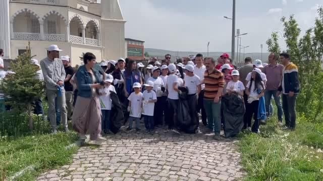 Türkiye Çevre Haftası kapsamında çevre temizliği ve rafting gösterisi