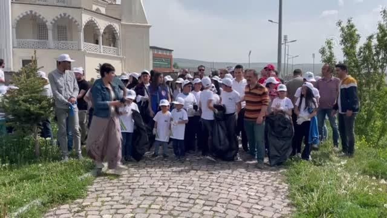 "Türkiye Çevre Haftası" kapsamında çevre temizliği ve rafting gösterisi