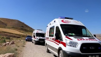 Serinlemek için gölete giren 2 kişi boğuldu