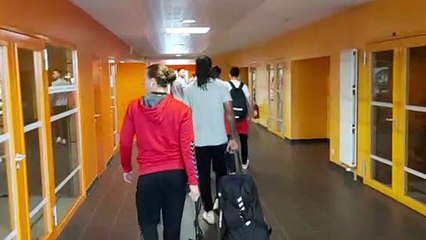 Images maritima: l'arrivée des handballeurs martégaux au gymnase Drut