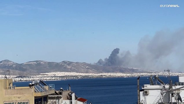 اندلاع حرائق غابات قرب أثينا وبدء عمليات إجلاء