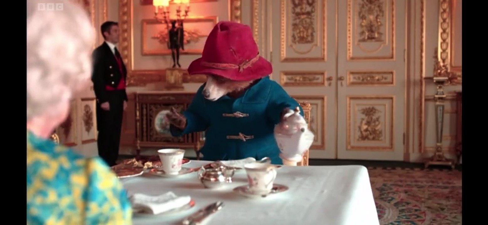 The Queen meets Paddington Bear #PlatinumJubileeconcert