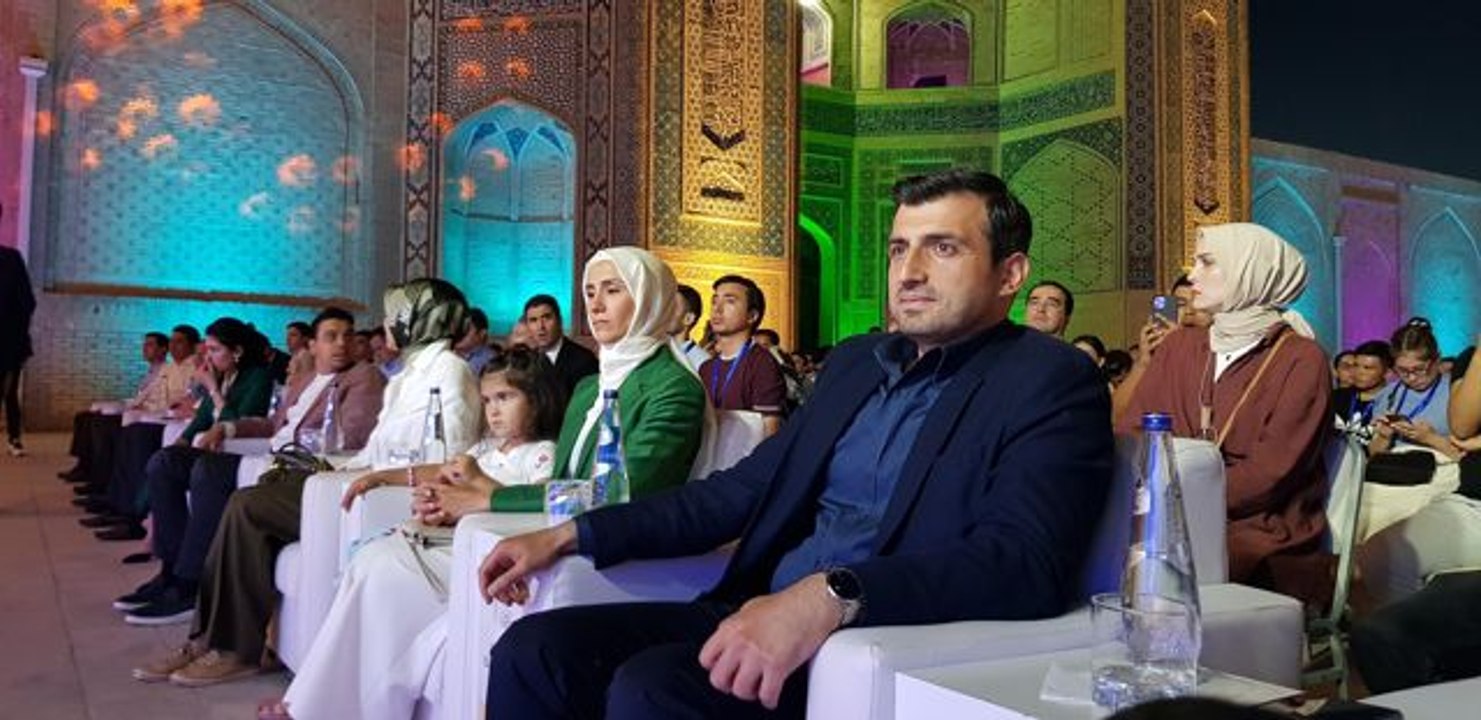 Baykar Teknoloji Lideri Selçuk Bayraktar, Buhara'da TDT 4. Genç Liderler Forumu'nda konuştu