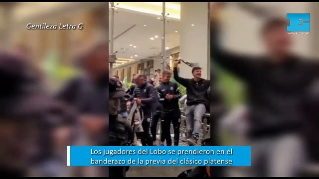 Los jugadores del Lobo se prendieron en el banderazo de la previa del clásico platense