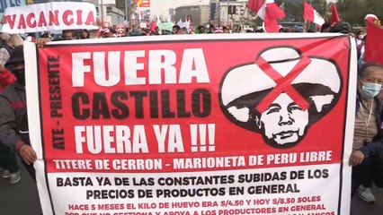 Cientos de personas marchan en Lima para exigir la renuncia del presidente de Perú