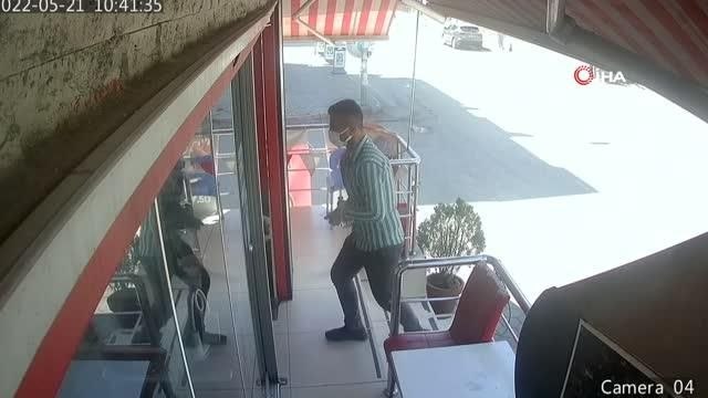 Bir ayda 6 telefon çaldı... Telefon hırsızı önce kameraya sonra polis ekiplerine yakalandı