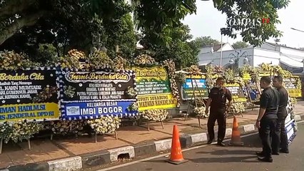 Tải video: Sebelum Takziah, Ridwan Kamil & Istri Sempatkan Diri Temui Warga Bandung di Gedung Pakuan