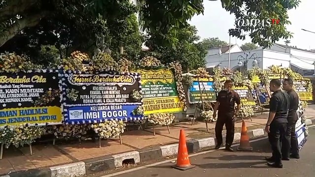 Sebelum Takziah, Ridwan Kamil & Istri Sempatkan Diri Temui Warga Bandung di Gedung Pakuan