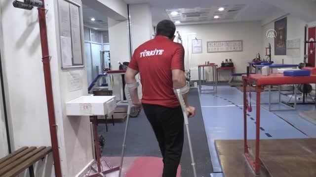 ESKİŞEHİR - Bedensel engelli bilek güreşçi 13 yıla 24 uluslararası madalya sığdırdı