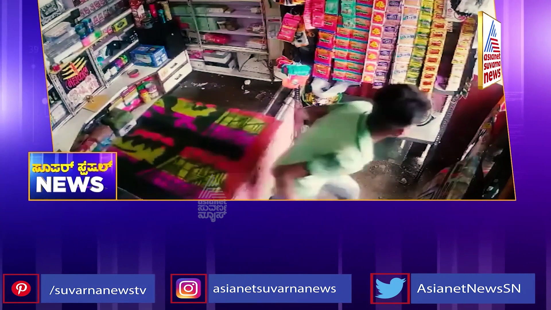 ಮೊಬೈಲ್ ನೋಡ್ತಾ ಕೂತಿದ್ದ, ದಪ್ಪನೆ ಕೆಳಗೆ ಬಿತ್ತು ದೊಡ್ಡ ಹಾವು