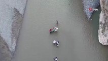 Suyun yükselmesiyle mahsur kalan piknikçiler kurtarıldı