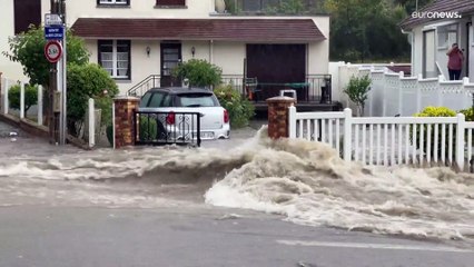 فيديو: قتيل على الأقل و15 جريحا جراء عواصف عنيفة في فرنسا