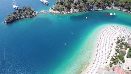 Dünyaca ünlü plajda deniz dibi temizliği