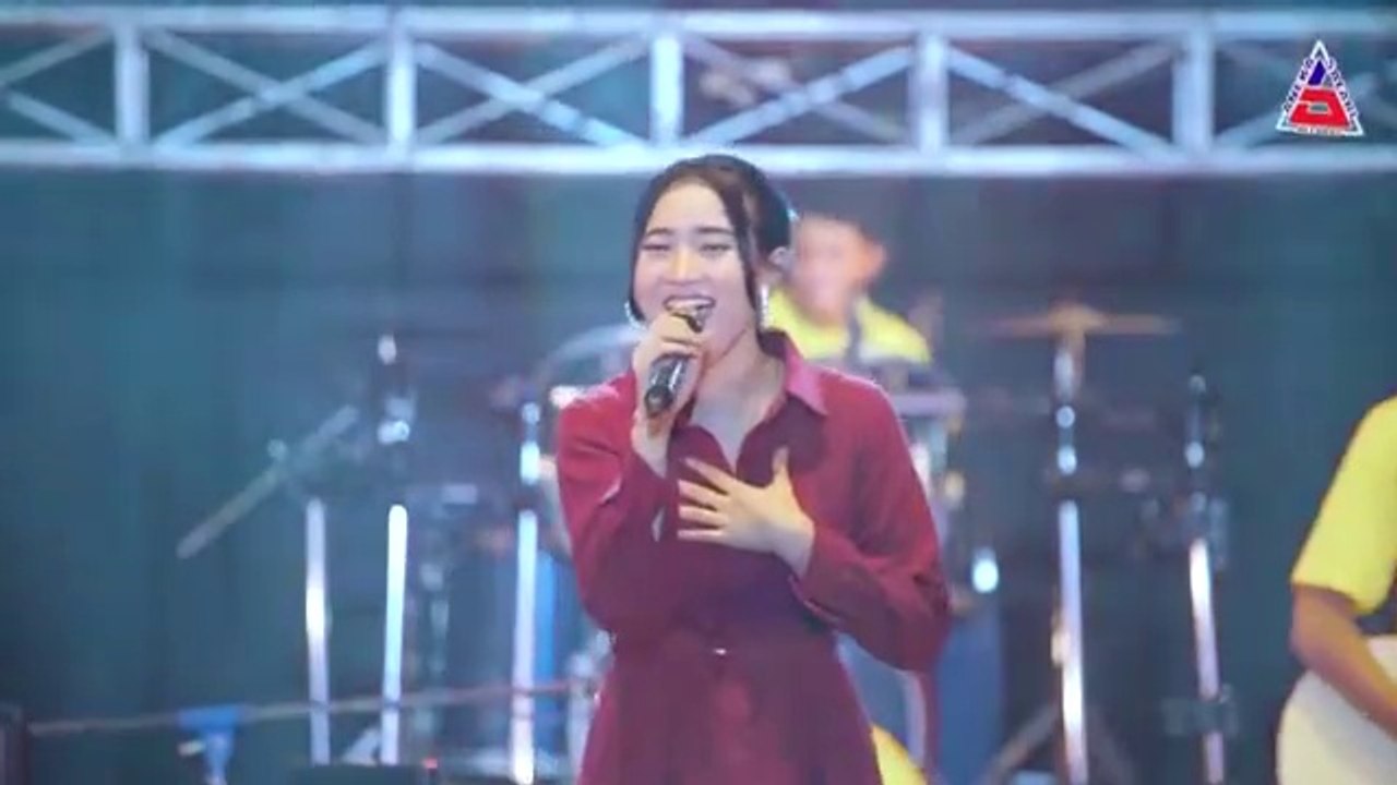Yeni_Inka_-_PECAH_SERIBU_(Official_MV)_Hanya_Dia_Yang_Ada_Diantara_Jantung_Hati