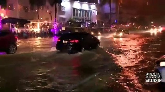 ABD’de yoğun sağanak! Miami caddeleri göle döndü