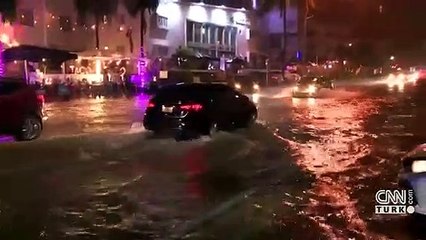 ABD’de yoğun sağanak! Miami caddeleri göle döndü