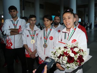 Dünya şampiyonu Muaythai Milli Takımı yurda döndü