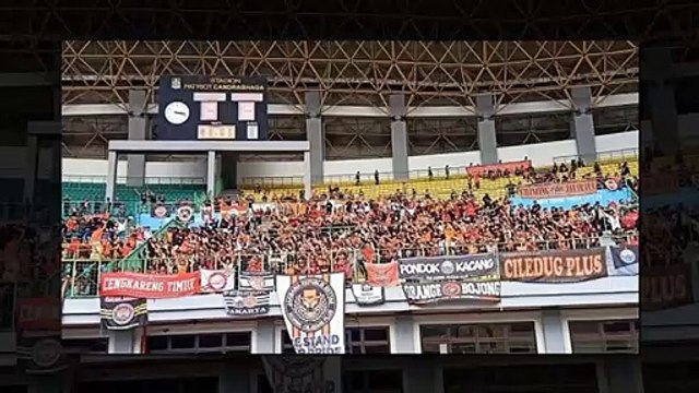 MERINDING! ATMOSFER THE JAK MANIA KEMBALI KE STADION, NYANYIKAN YEL-YEL ANDALAN, DI LAGA VS SABAH FC