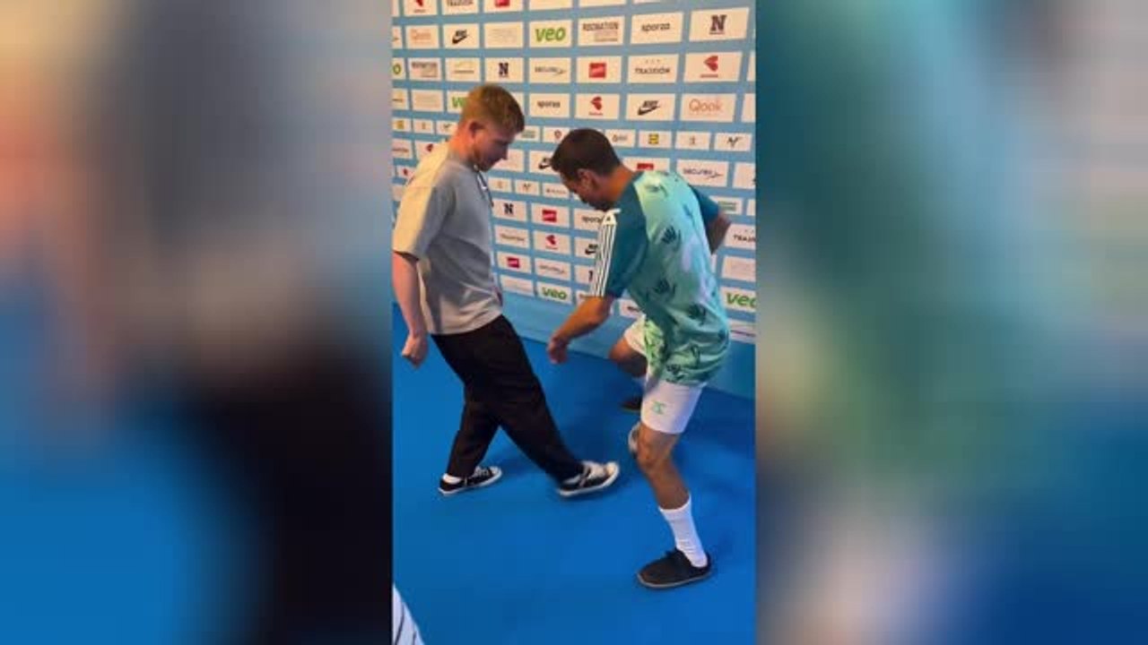 Gedemütigt! Freestyler tunnelt De Bruyne