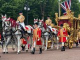 Kraliçe II. Elizabeth'in hologramı halkı selamladı