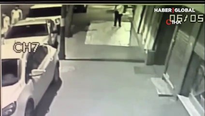 3 kişinin yaralandığı silahlı kavga kamerada