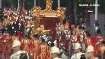 Törene damga vuran olay! Kraliçe II. Elizabeth’in hologramı halkı selamladı