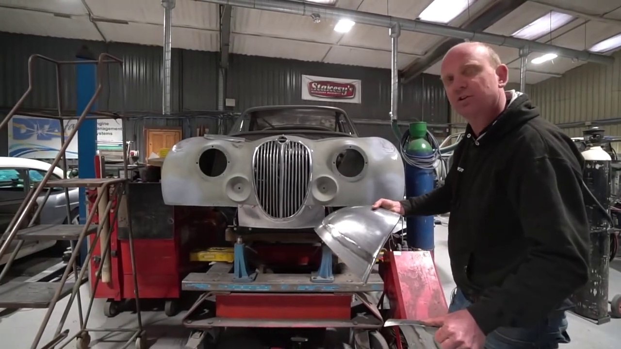 Retropower - MK2 Jaguar 2 Door Coupe Metalwork on Celette bench and FJ40 Land Cruiser gets paint