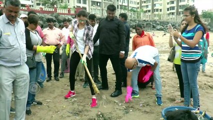 Anushka, Arjun & Celebs Participate In Clean Up Drive In Mumbai