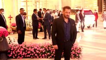 Salman Khan की Ambani Event में entry, IIFA से सीधा दिखे Ambani Event में  | FilmiBeat #Bollywood