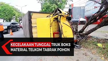 Video herunterladen: Kecelakaan Tunggal Truk Boks Material Telkom Tabrak Pohon