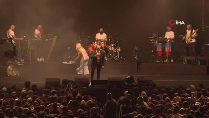 Rektörün bahar festivalindeki sahne performansı hayran bıraktı