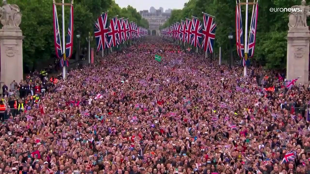 Isabel II reaparece en Buckingham tras sus sonadas ausencias al final de las celebraciones del jubileo