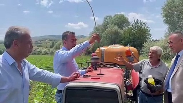 Çorumlu çiftçi: Yırtık tişörtle, delik ayakkabıyla geziyoruz